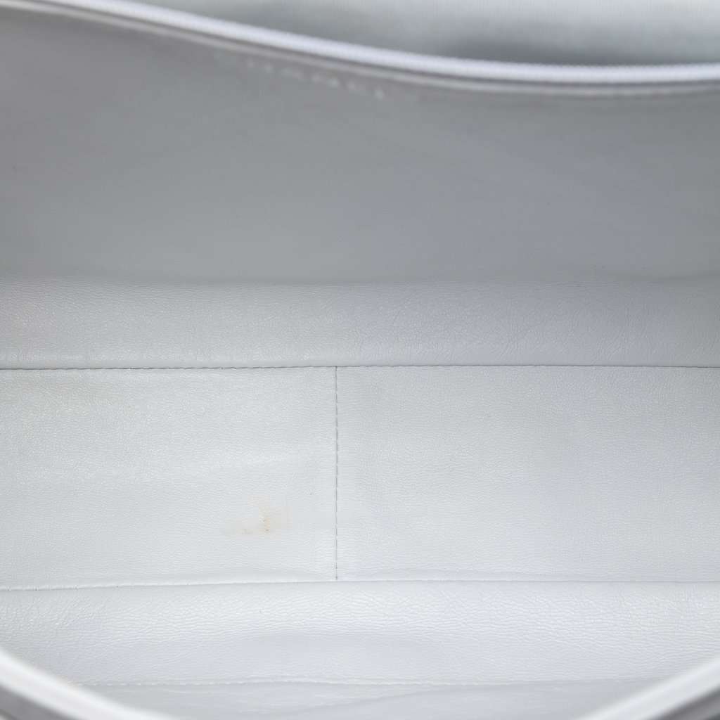 Chanel Maxi Quilted Aged Calfskin Reissue 2.55 Single Flap White Leather Very good condition - Model View