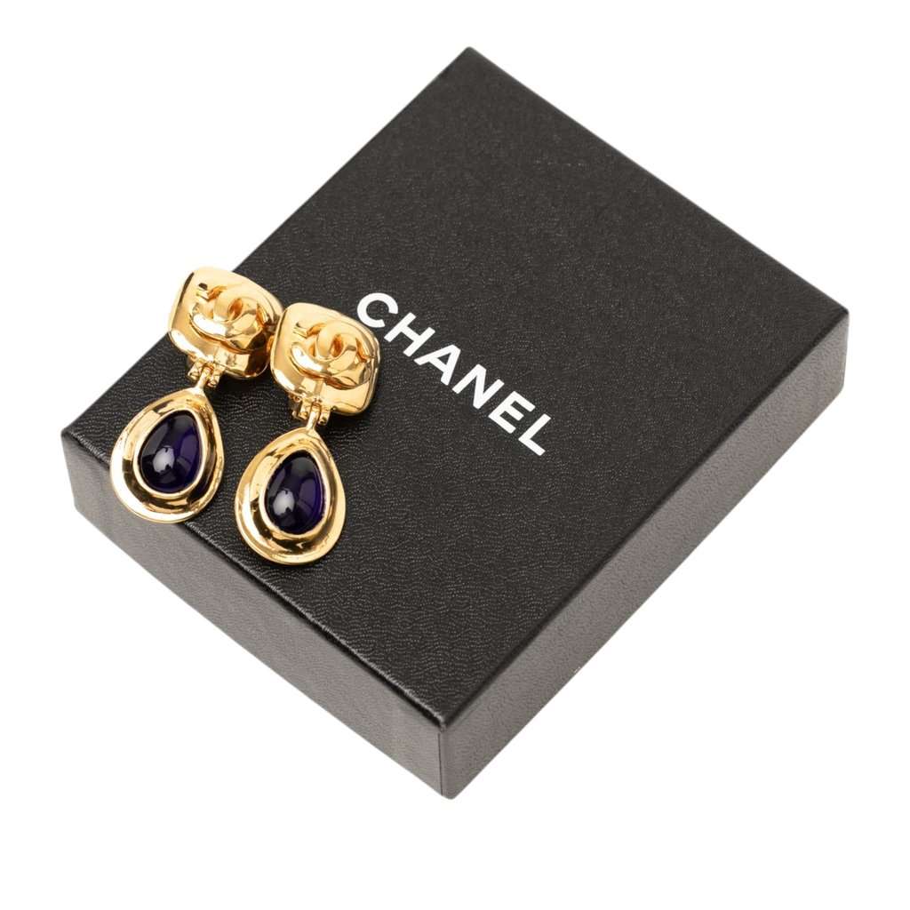 Chanel CC Gold Plated and Gripoix Glass Teardrop Clip on Earrings Gold Metal Very good - Model View