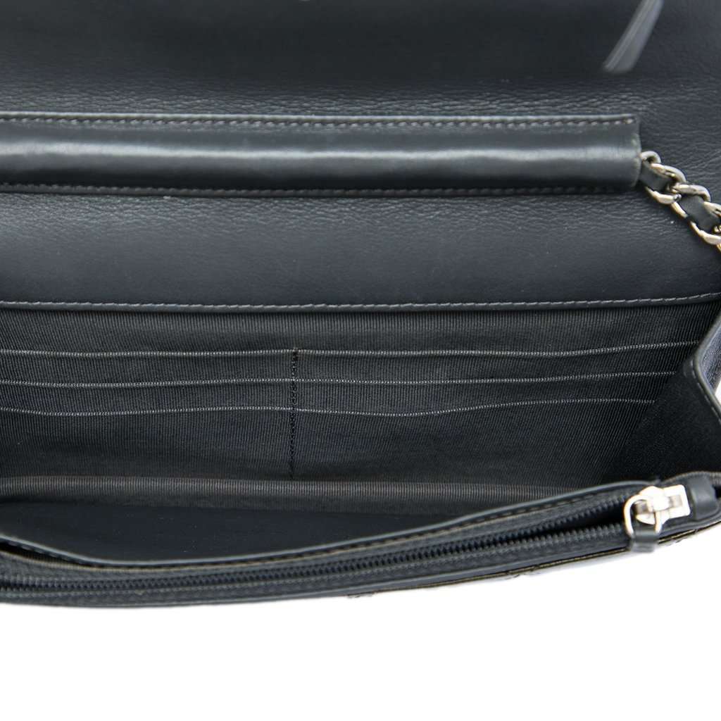 Chanel CC Quilted Striated Metallic Patent Wallet on Chain Green Leather Good condition - Model View