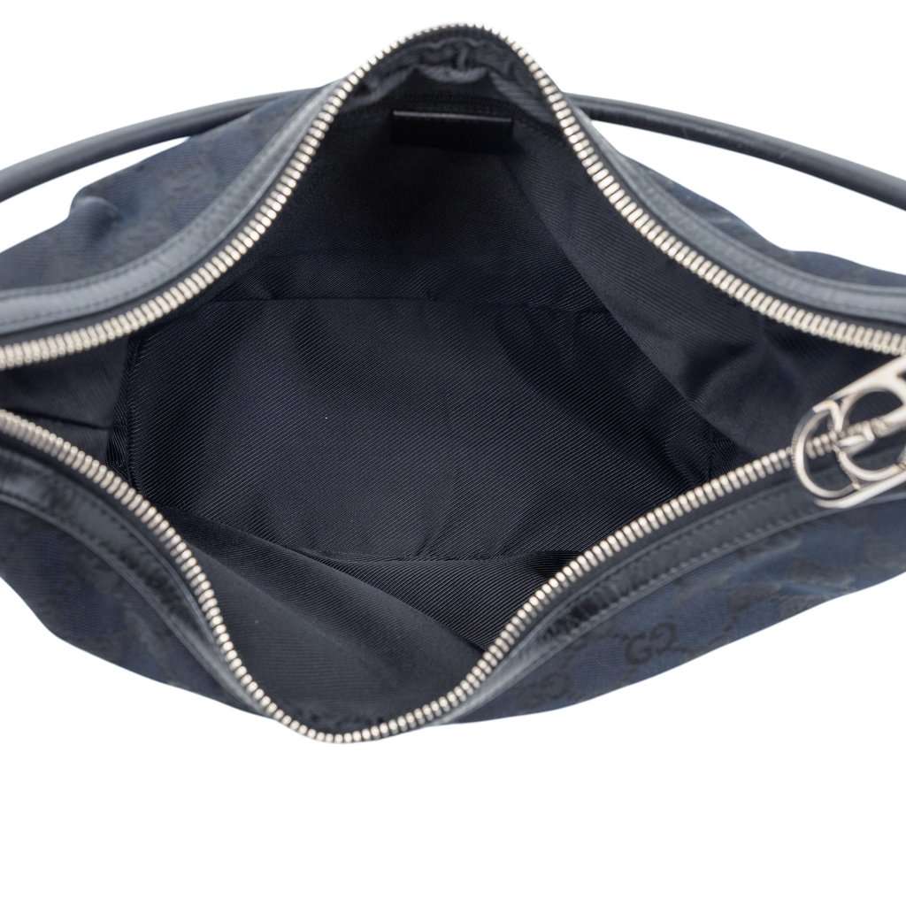 Gucci GG Canvas Shoulder Bag Blue Good condition - Model View