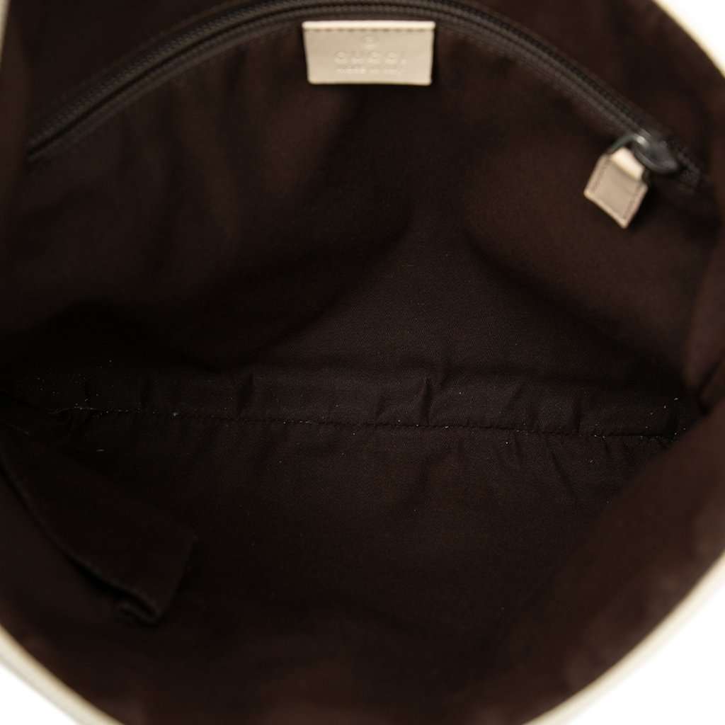 Gucci GG Canvas Crossbody Beige Very good condition - Model View