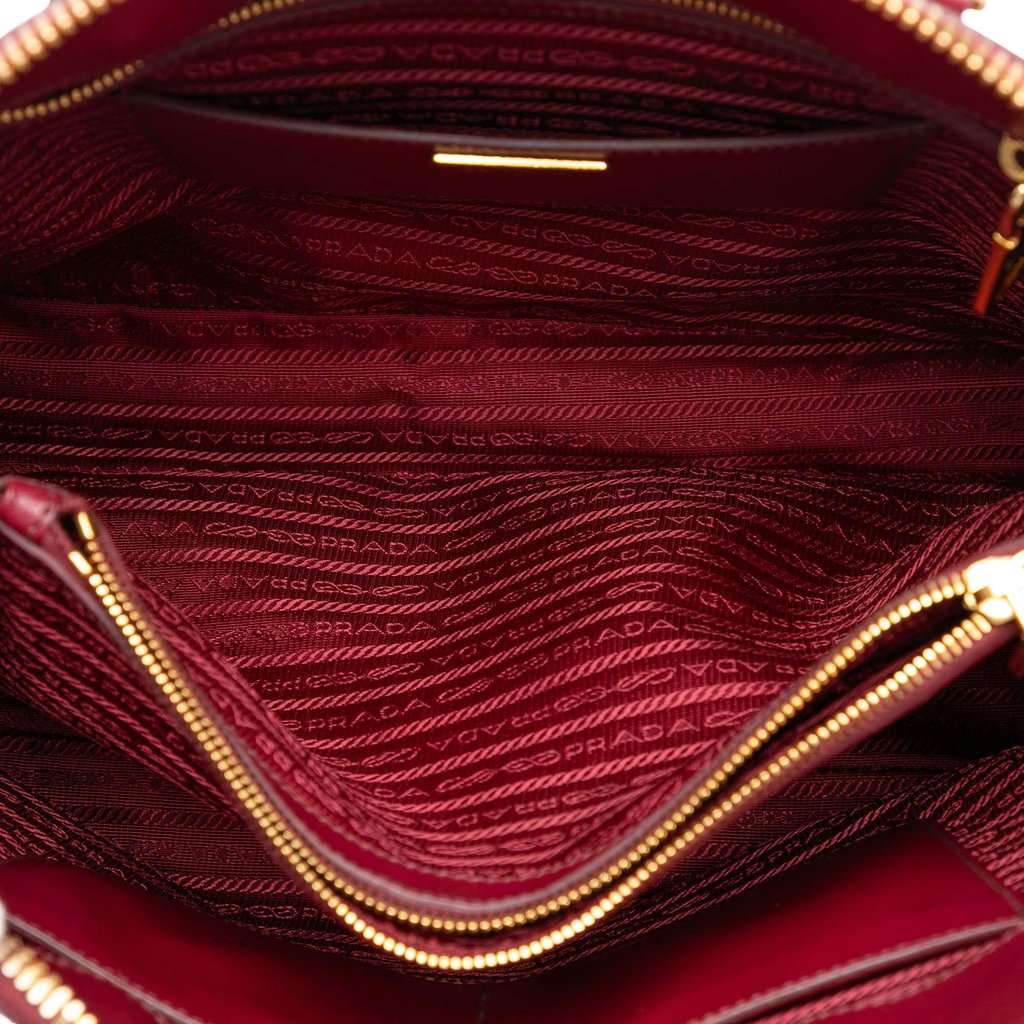 Prada Extra Large Saffiano Lux Promenade Satchel Red Leather Very good condition - Model View