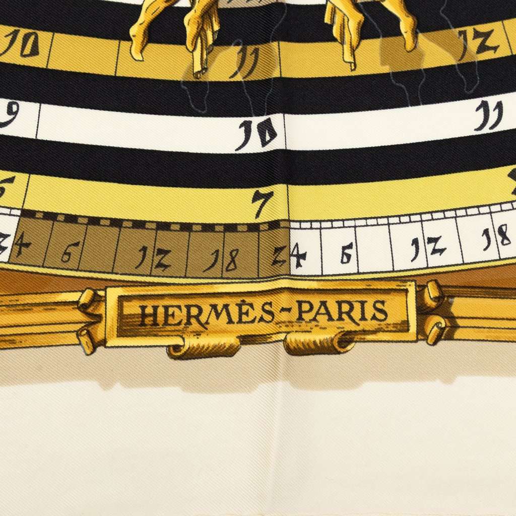 Hermès Dies et Hore Silk Scarf 90 Beige Very good condition - Back View