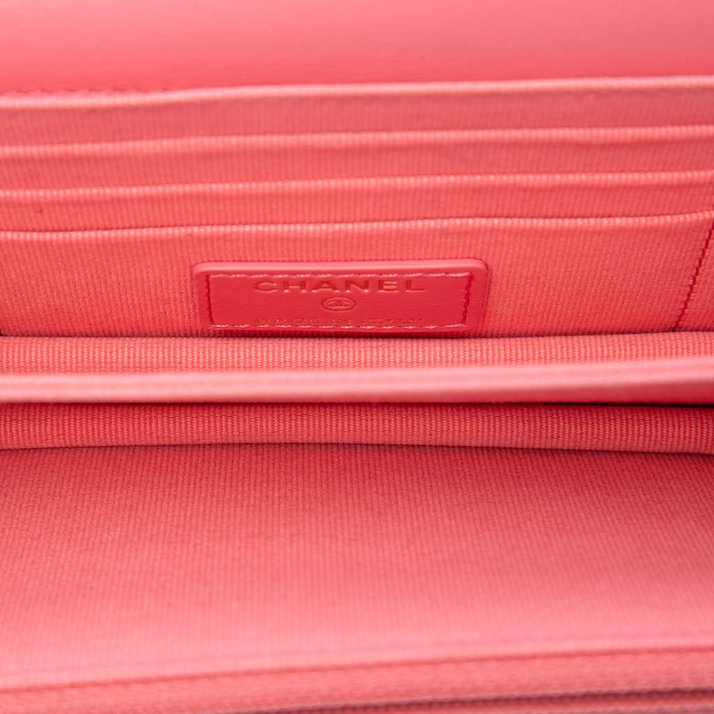 Chanel Mini Quilted Lambskin Pending CC Wallet On Chain Pink Leather Very good condition - Model View
