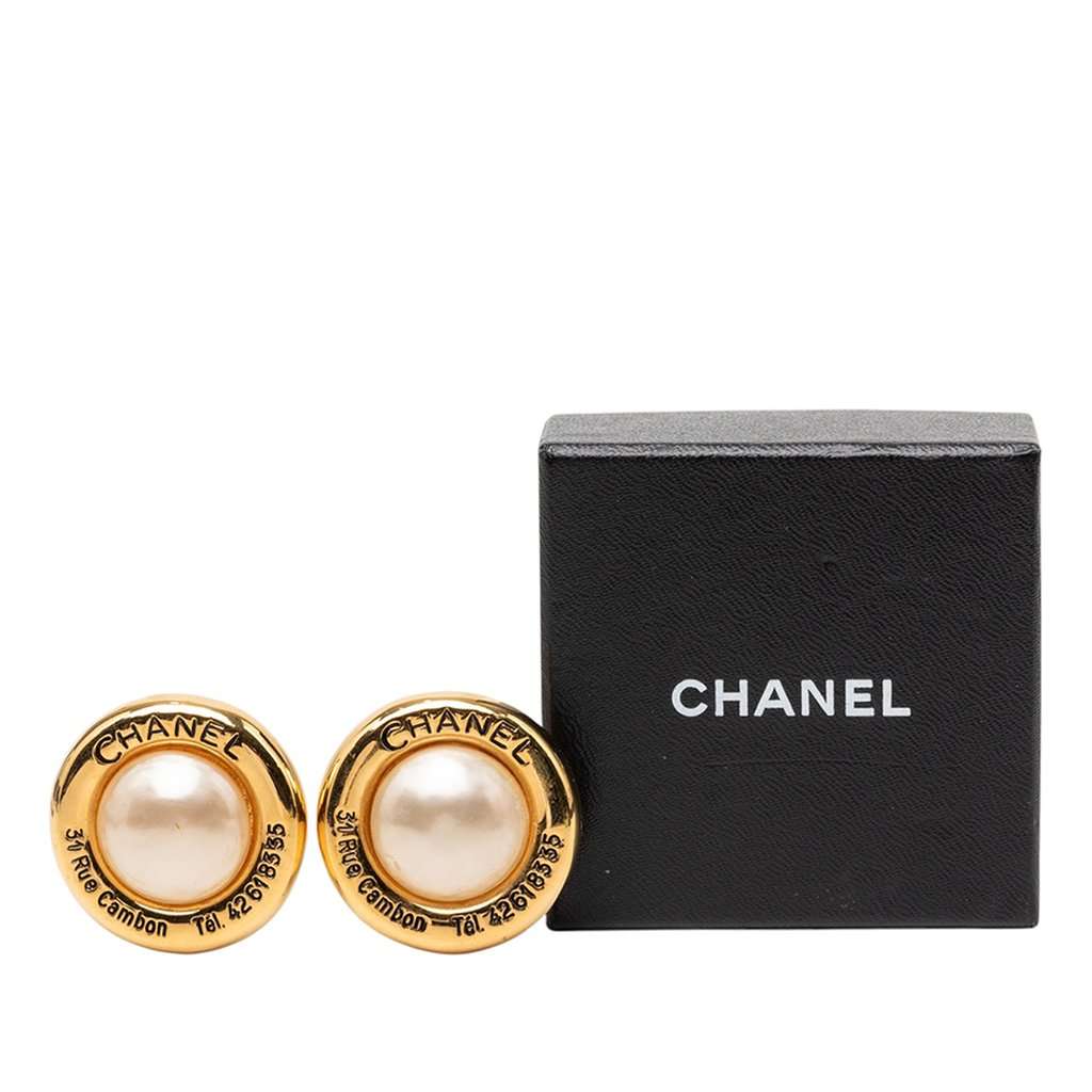 Chanel Gold Plated Faux Pearl 31 Rue Cambon Clip on Earrings Gold Metal Very good - Model View
