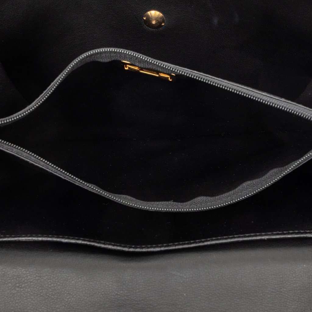 Dior Grained Calfskin Crossbody Black Leather Very good condition - Model View