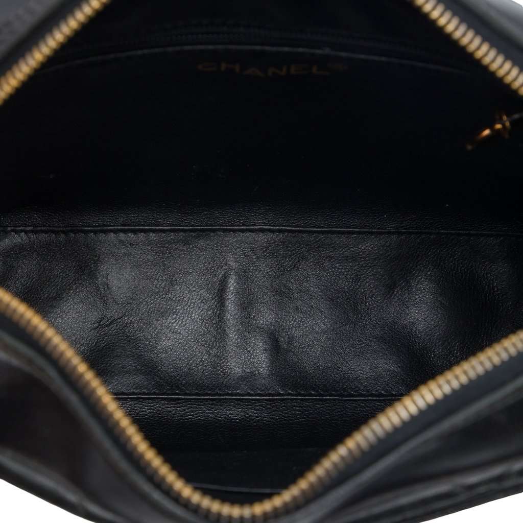 Chanel CC Quilted Lambskin Twisted Strap Crossbody Black Leather Very good condition - Model View