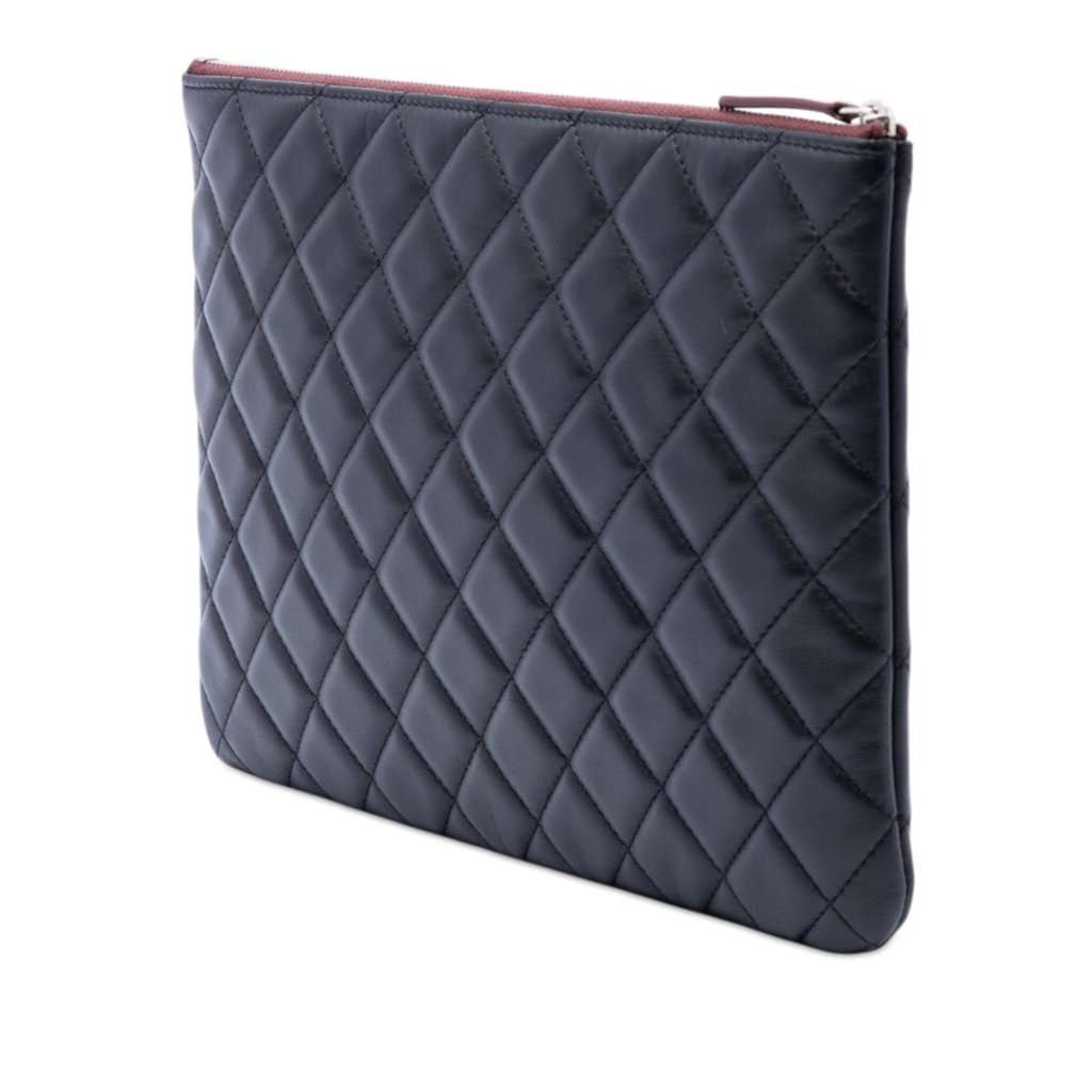 Chanel Medium Quilted Lambskin O Case Clutch Black Leather Very good condition - Back View