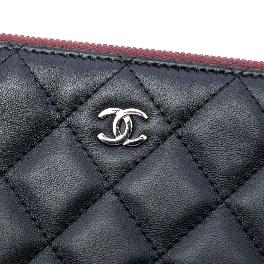Chanel Medium Quilted Lambskin O Case Clutch Black Leather Very good condition - Box View