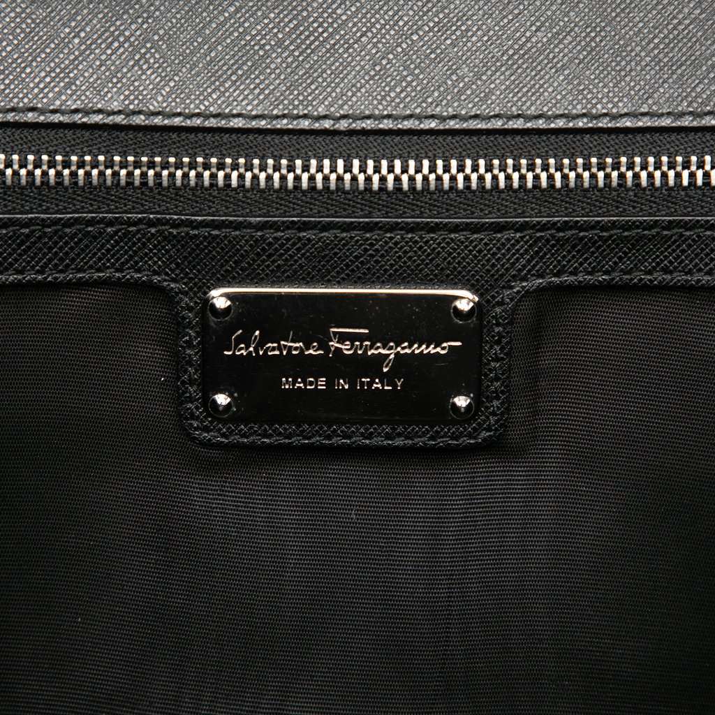 Ferragamo Leather Vara Bow Chain Crossbody Black Leather Very good condition - Box View