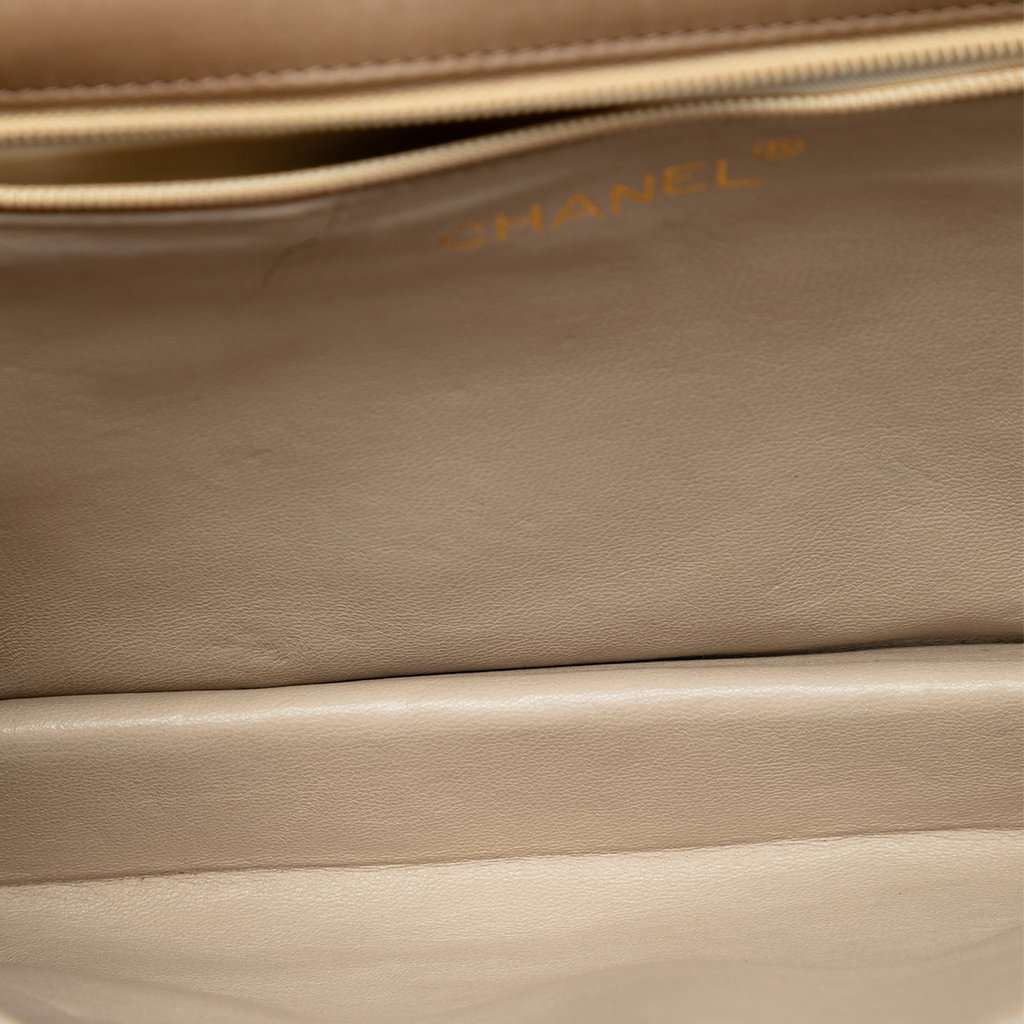 Chanel Quilted Lambskin Tassel Flap Beige Leather Very good condition - Model View