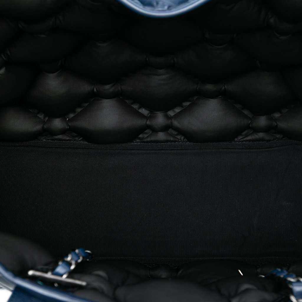 Chanel Large Quilted Leather Chesterfield Shopping Tote Blue Leather Very good condition - Model View