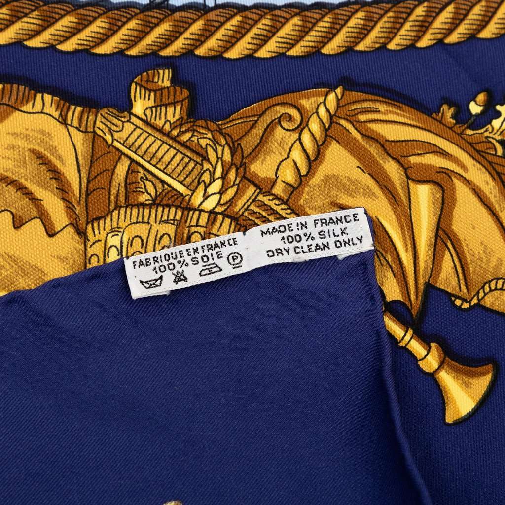 Hermès Marine et Cavalerie Silk Scarf 90 Blue Very good condition - Back View