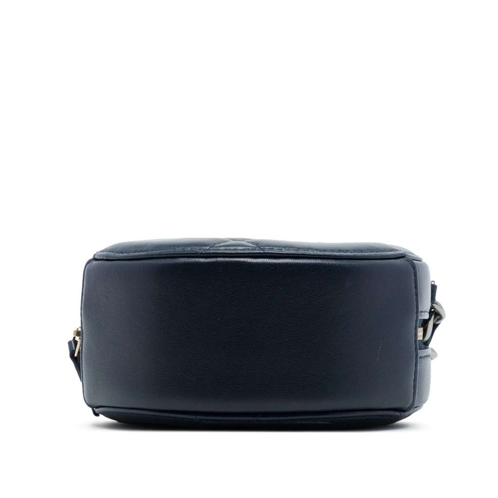 Chanel Lambskin 19 Round Clutch with Chain Blue Leather Very good condition - Inside View
