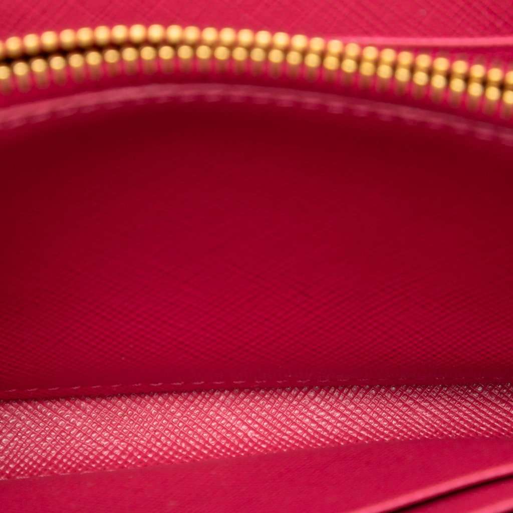 Prada Bicolor Saffiano Envelope Wallet On Strap Pink Leather Very good condition - Model View