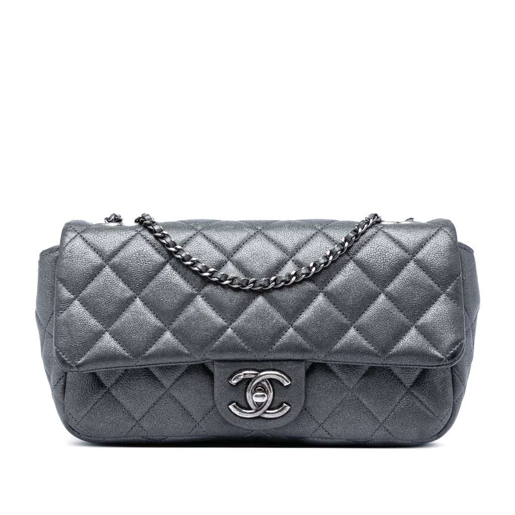Chanel Medium Iridescent Quilted Goatskin CC Eyelet Flap MultiColor Leather Very good condition - Front View
