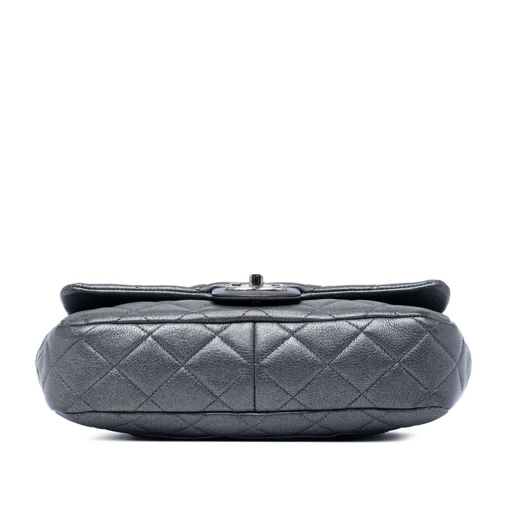 Chanel Medium Iridescent Quilted Goatskin CC Eyelet Flap MultiColor Leather Very good condition - Inside View