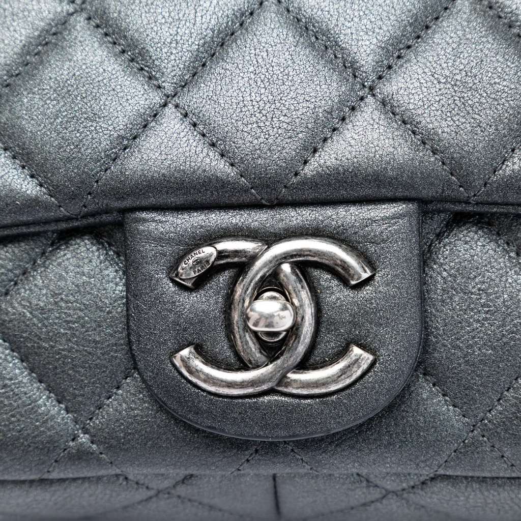 Chanel Medium Iridescent Quilted Goatskin CC Eyelet Flap MultiColor Leather Very good condition - Box View