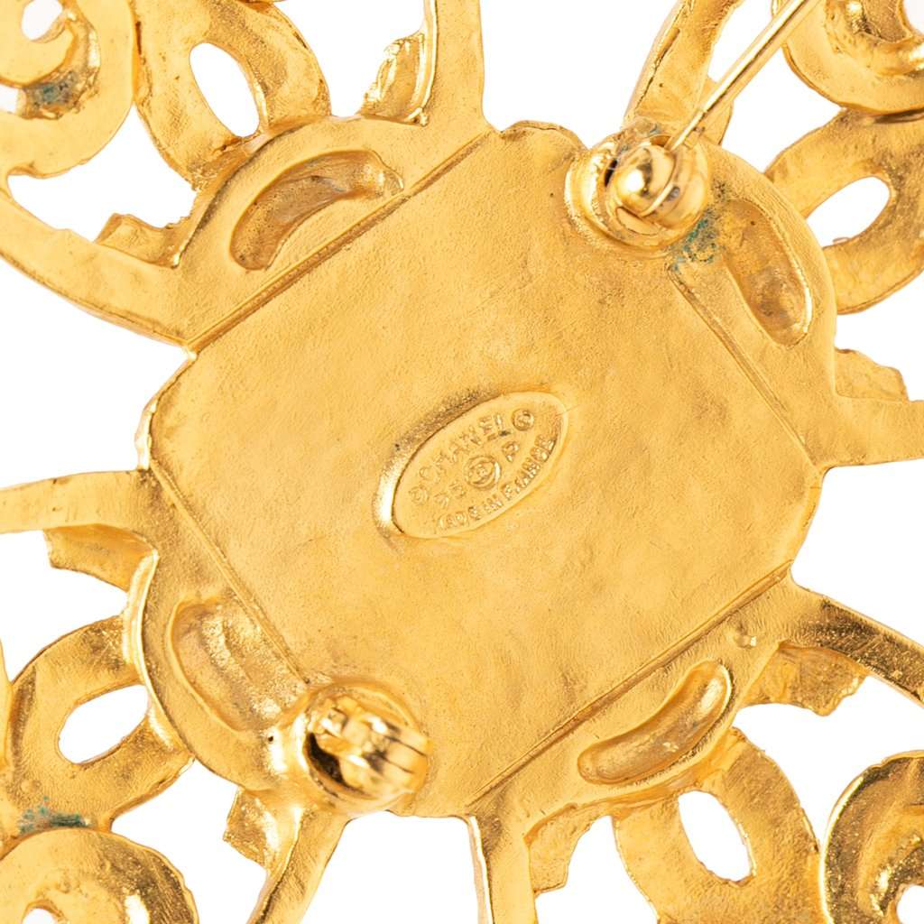 Chanel CC Gold Plated Gripoix Flower Pin Brooch Gold Metal Very good condition - Inside View