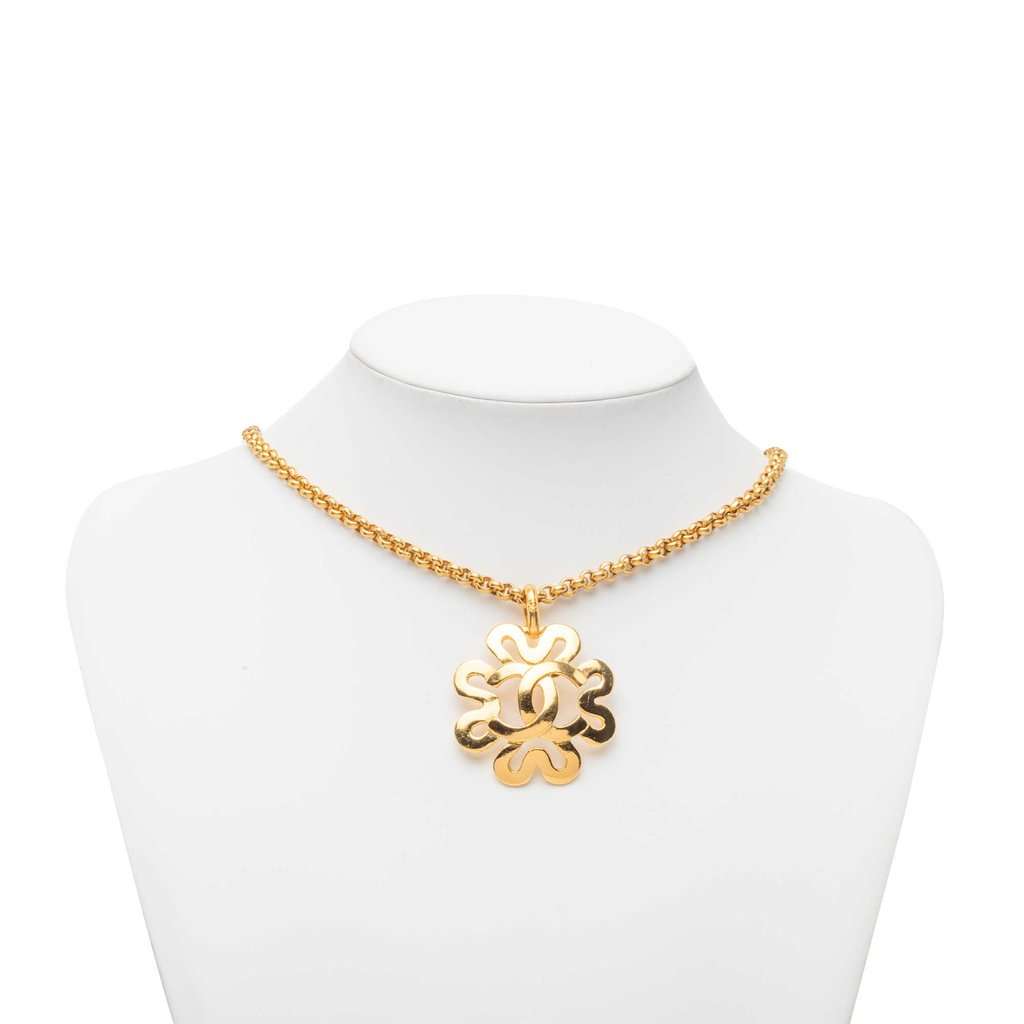 Chanel CC Gold Plated Flower Pendant Necklace Gold Metal Very good condition - Box View