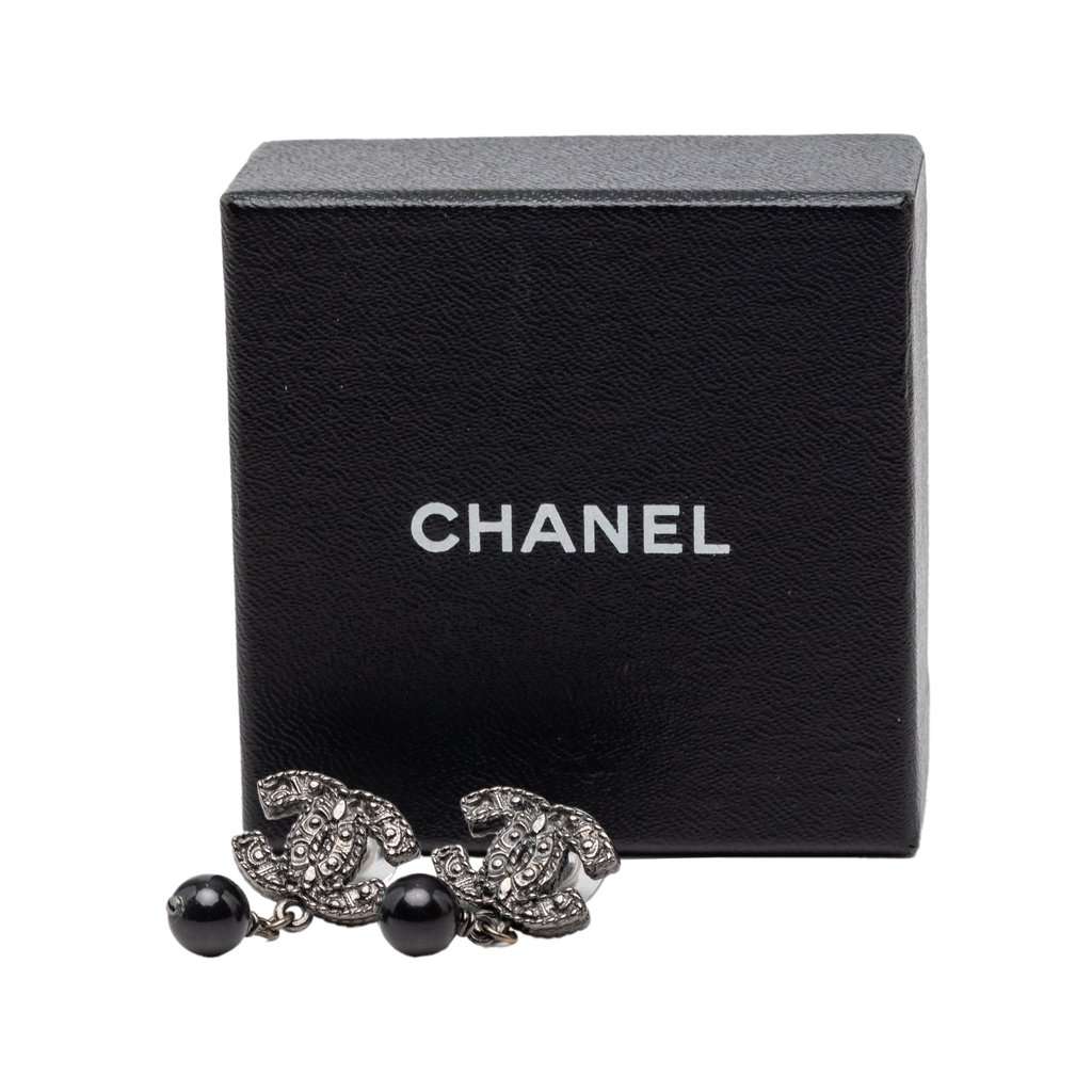 Chanel CC Brass Beaded Drop Push Back Earrings Black Metal Very good condition - Model View
