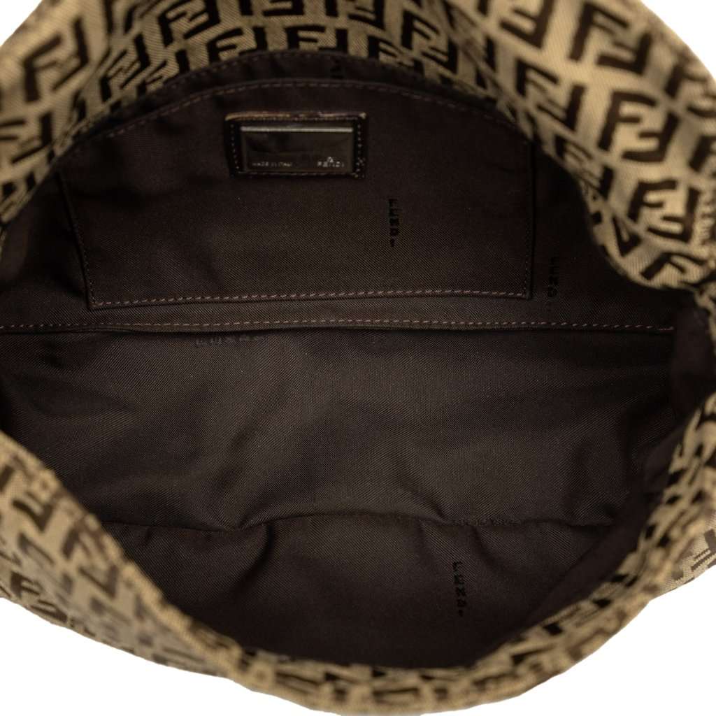 Fendi Zucchino Canvas Flap Pochette Beige Very good - Model View