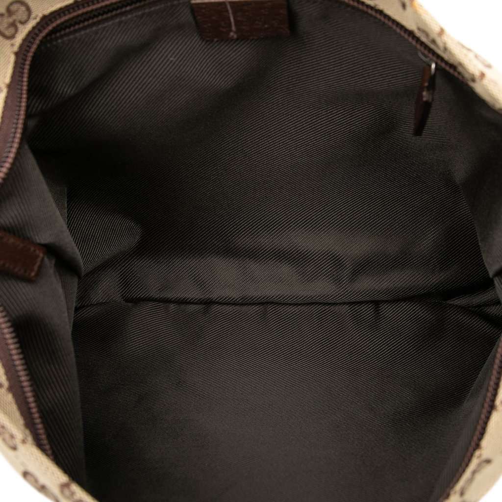 Gucci GG Canvas Crossbody Beige Very good condition - Model View