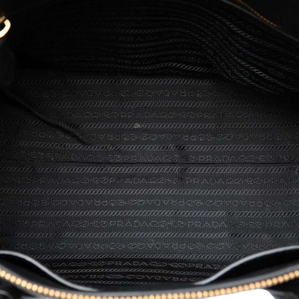 Prada Vitello Daino Zip Top Satchel Black Leather Very good - Model View