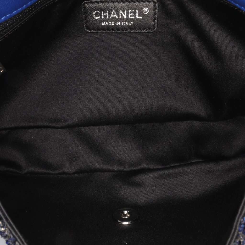 Chanel Medium Classic Sequin Single Flap Blue Very good condition - Model View