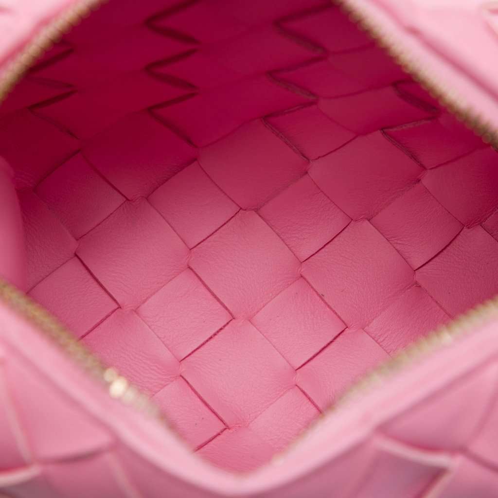 Bottega Veneta Candy Lambskin Intrecciato Loop Camera Bag Pink Leather Very good condition - Model View