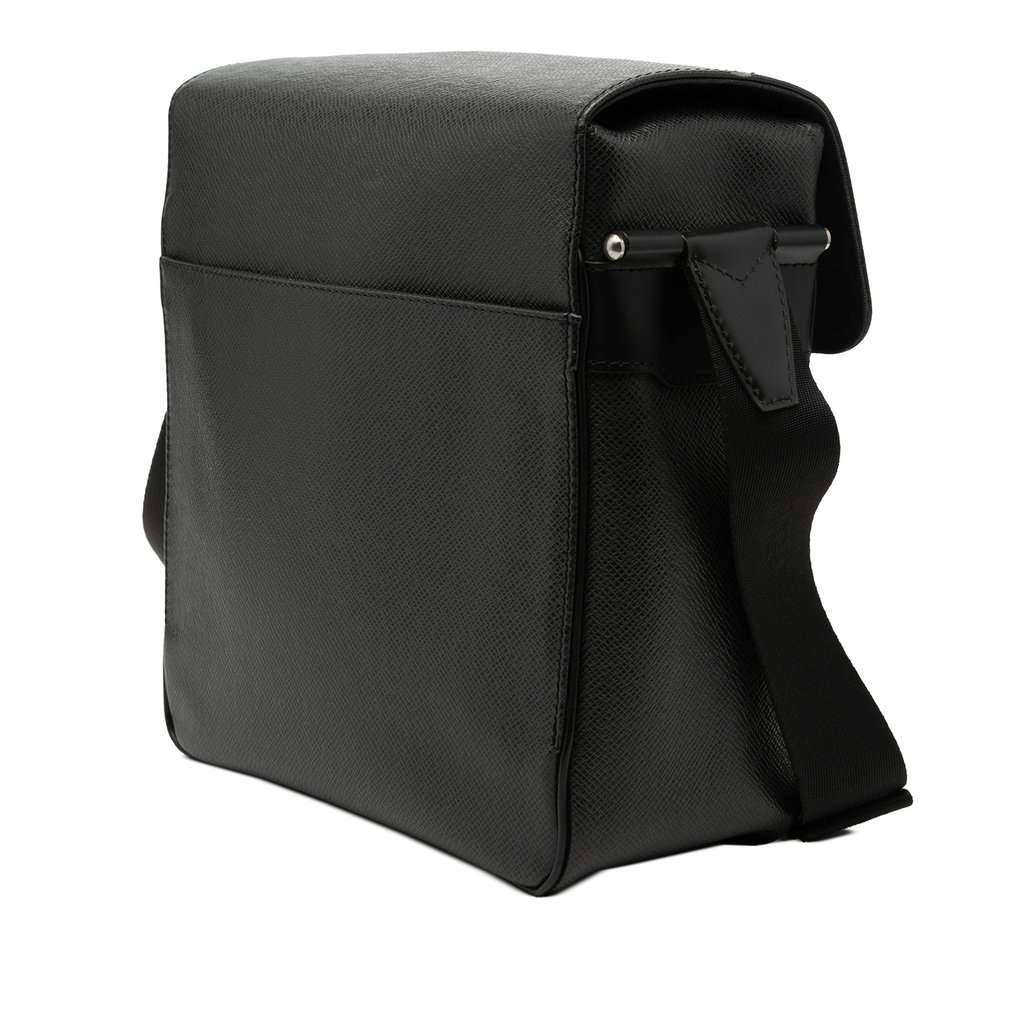 Louis Vuitton Taiga Yaranga Black Leather Very good condition - Back View