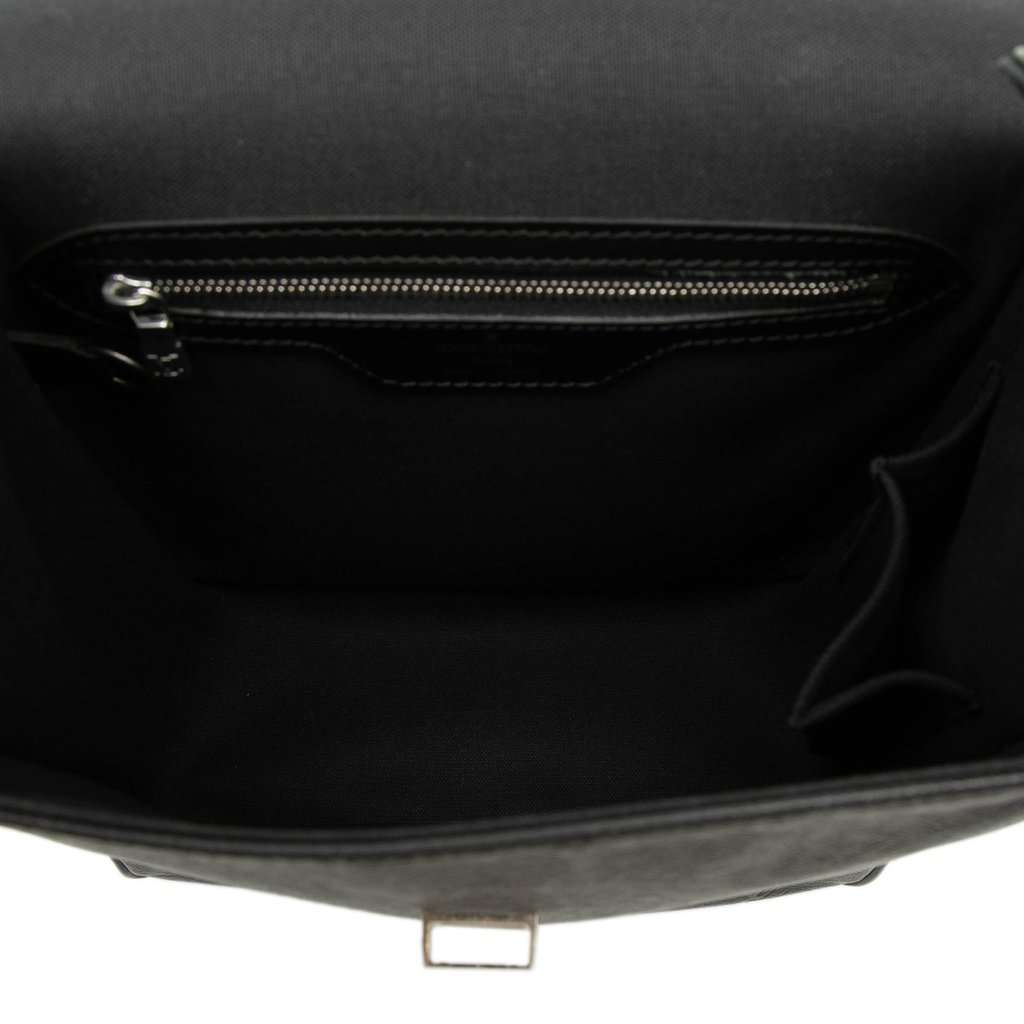 Louis Vuitton Taiga Yaranga Black Leather Very good condition - Model View