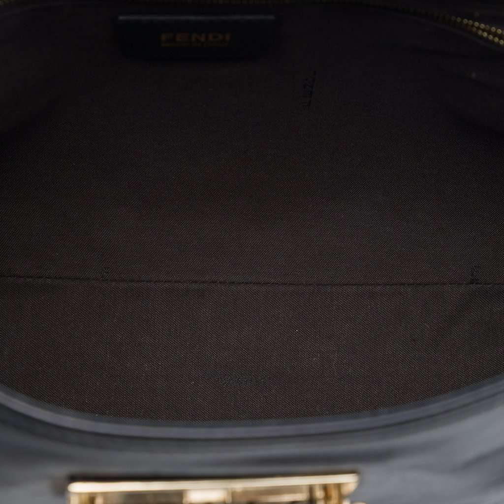 Fendi Leather Maxi Baguette Flap Bag Black Leather Very good - Model View