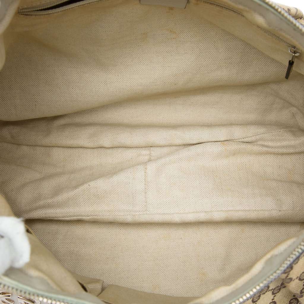 Gucci GG Canvas Sukey Shoulder Bag Beige Very good - Model View