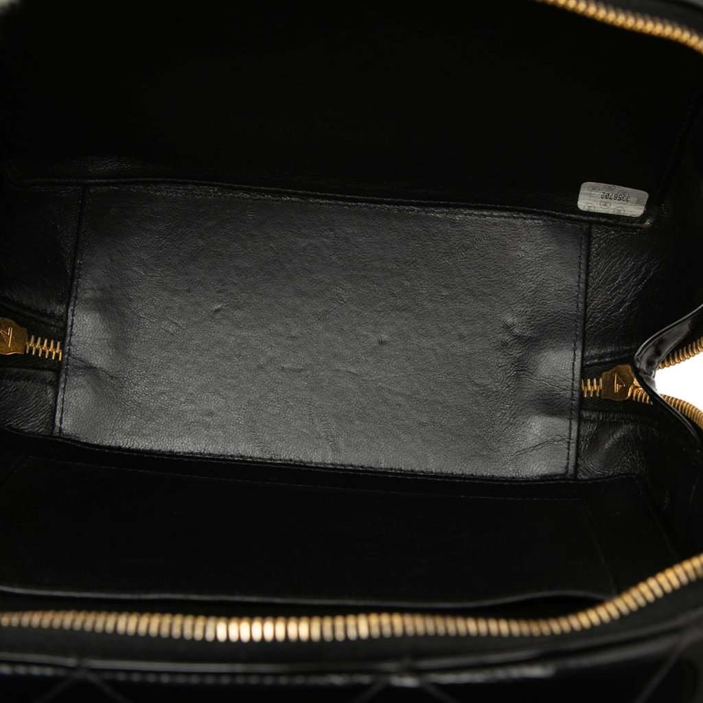 Chanel Quilted Patent Vanity Case Black Leather Very good - Model View