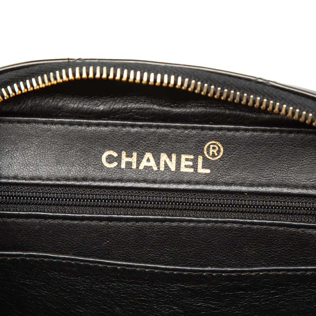 Chanel Quilted Patent Vanity Case Black Leather Very good - Box View