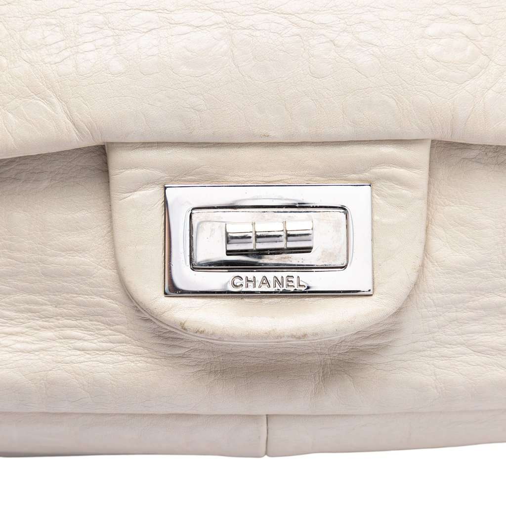Chanel Maxi Embossed Calfskin 31 Rue Cambon Reissue 2.55 Double Flap White Leather Very good condition - Box View