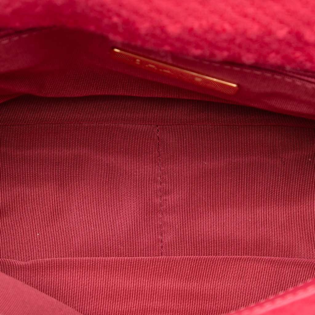 Chanel Medium Tweed 19 Flap Pink Very good condition - Model View