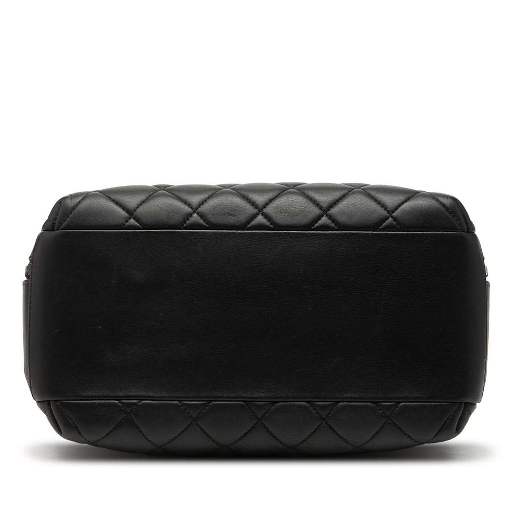 Chanel Medium Quilted Lambskin Trendy CC Bowling Bag Black Leather Very good condition - Inside View