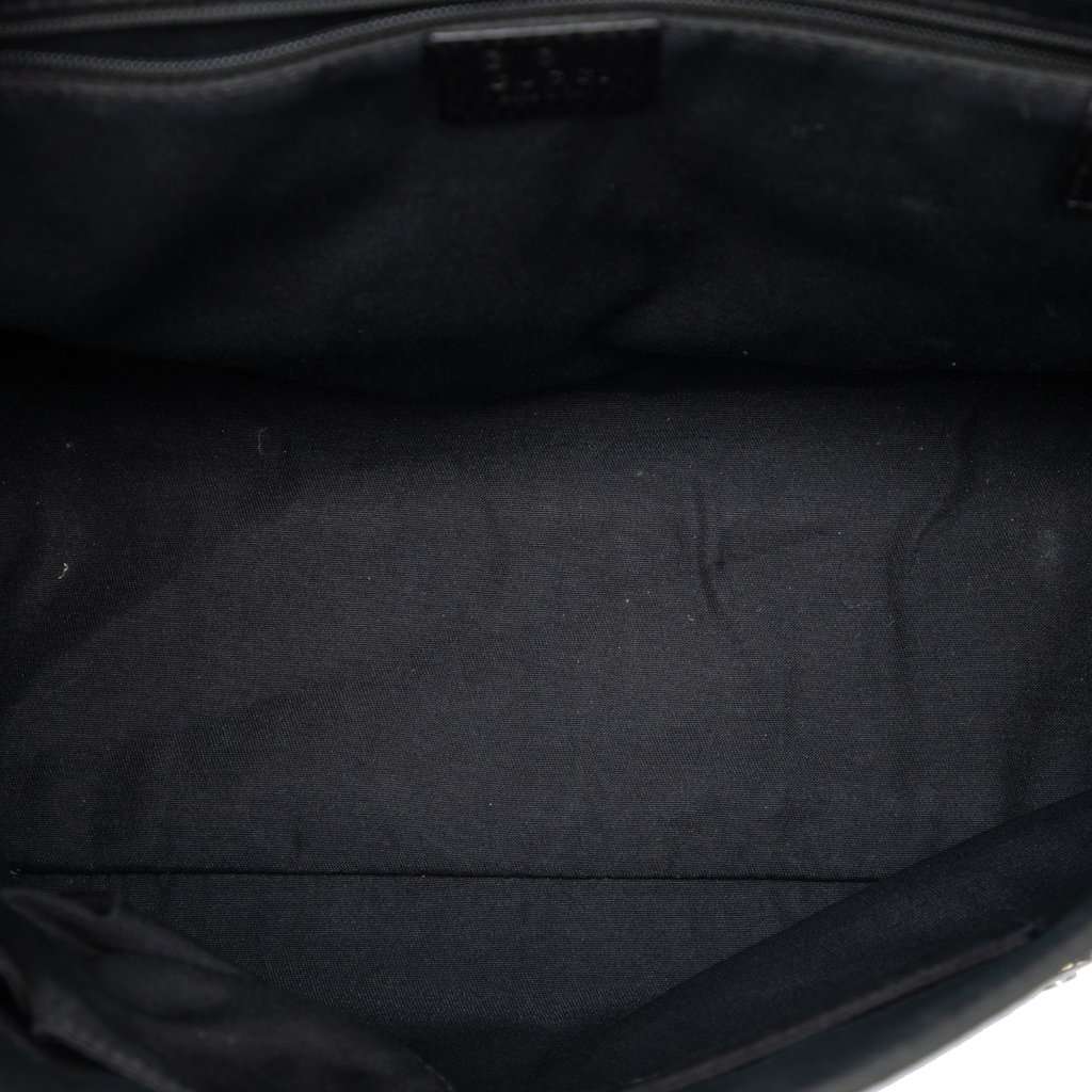 Gucci GG Canvas Messenger Bag Black Very good condition - Model View