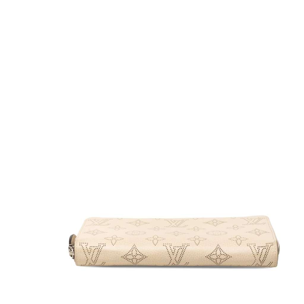 Louis Vuitton Monogram Mahina Zippy Long Wallet White Very good condition - Inside View