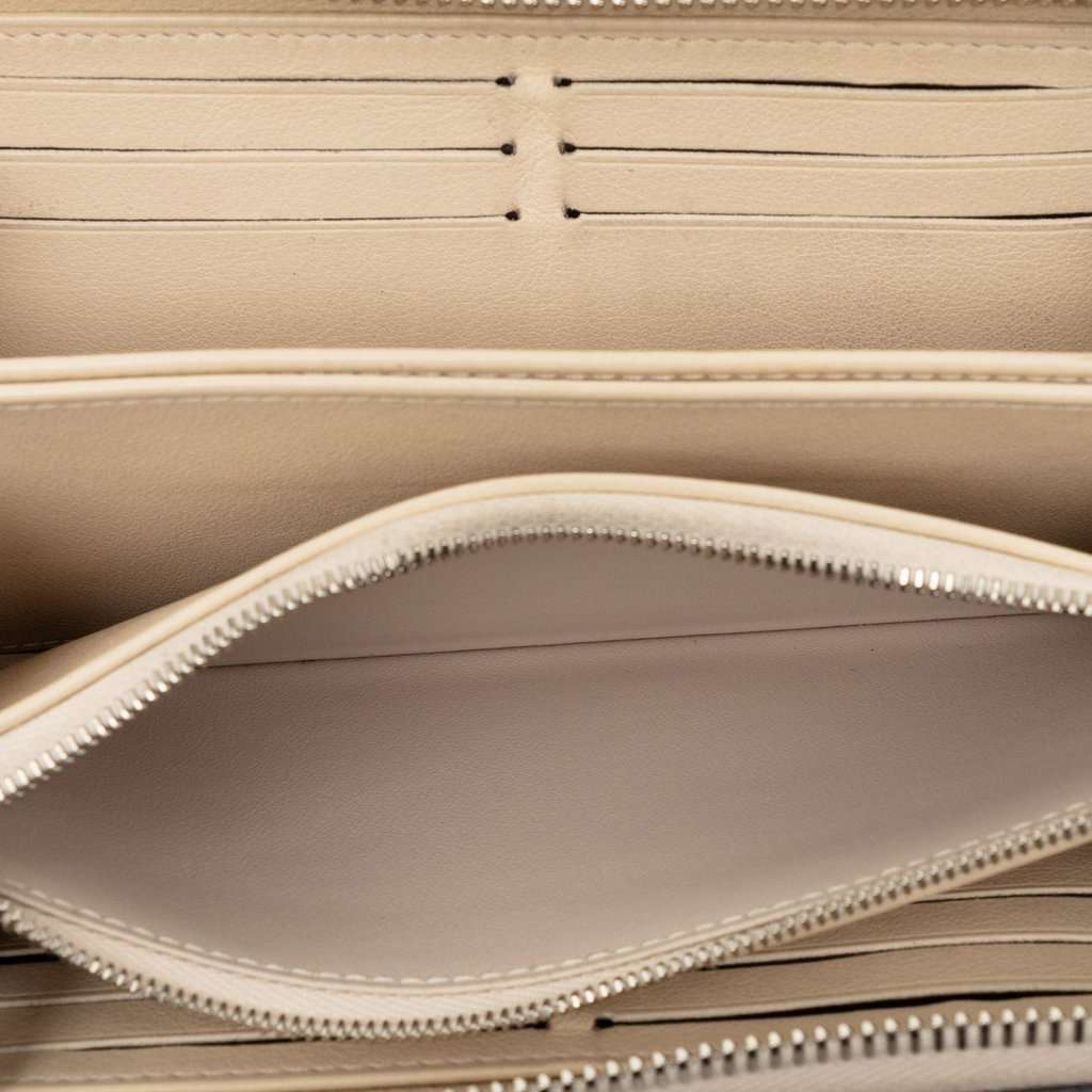 Louis Vuitton Monogram Mahina Zippy Long Wallet White Very good condition - Model View