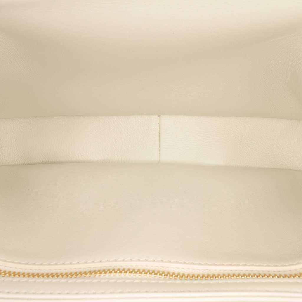 Celine Classique Shiny Calfskin Triomphe Crossbody White Leather Very good condition - Model View