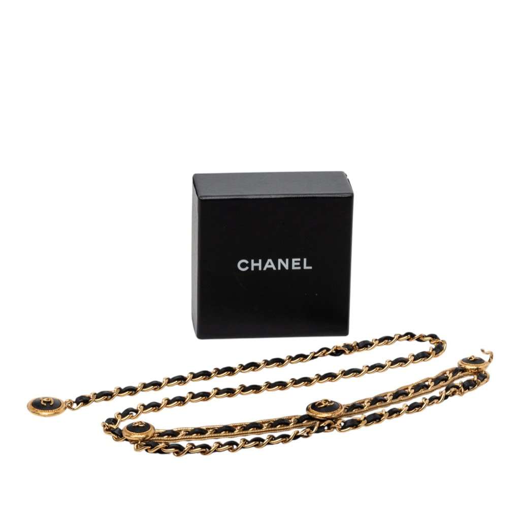 Chanel Gold Plated Leather Woven Chain Medallion Belt Gold Metal Very good condition - Model View