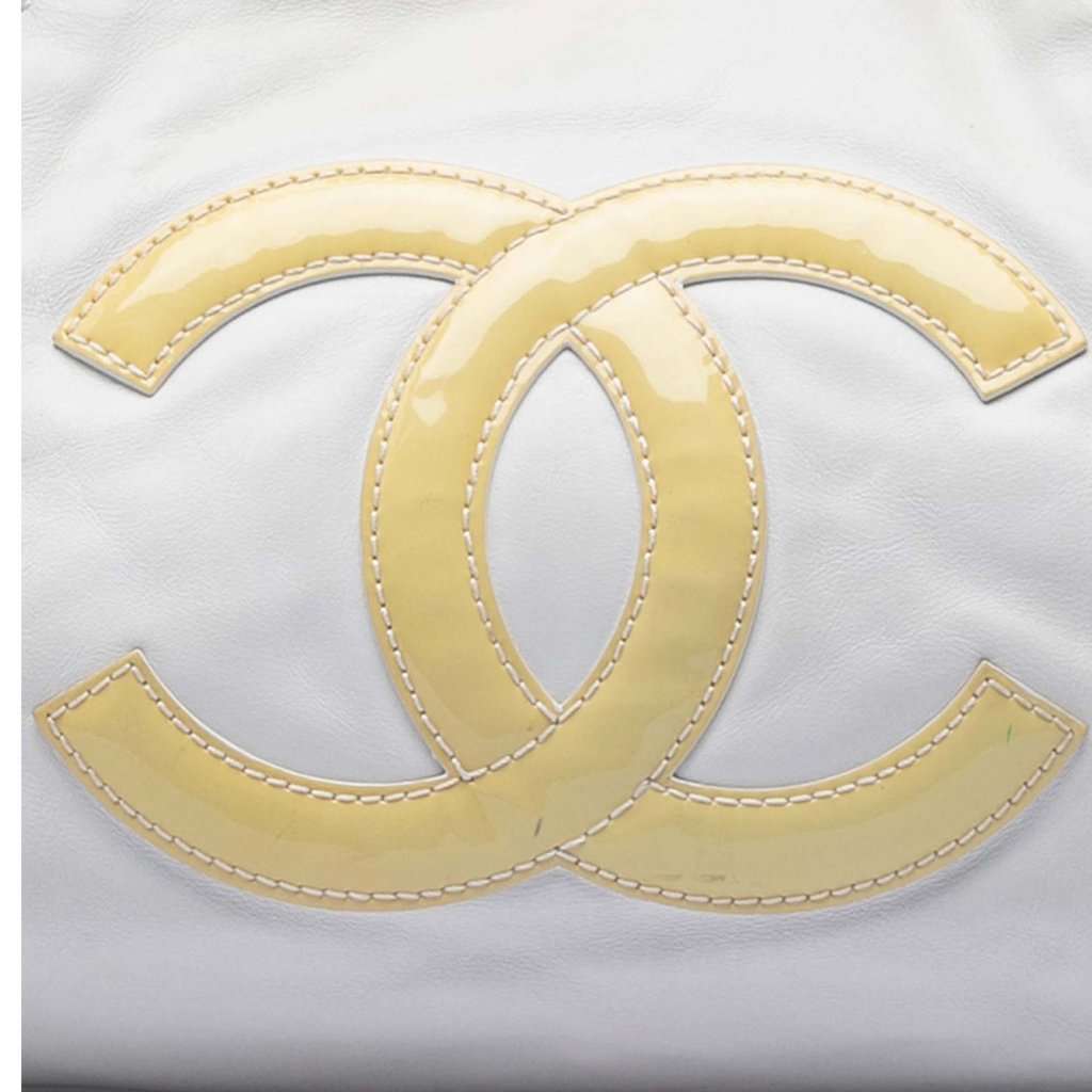 Chanel Calfskin Modern Chain Rhodoid East West Tote White Leather Very good condition - Box View