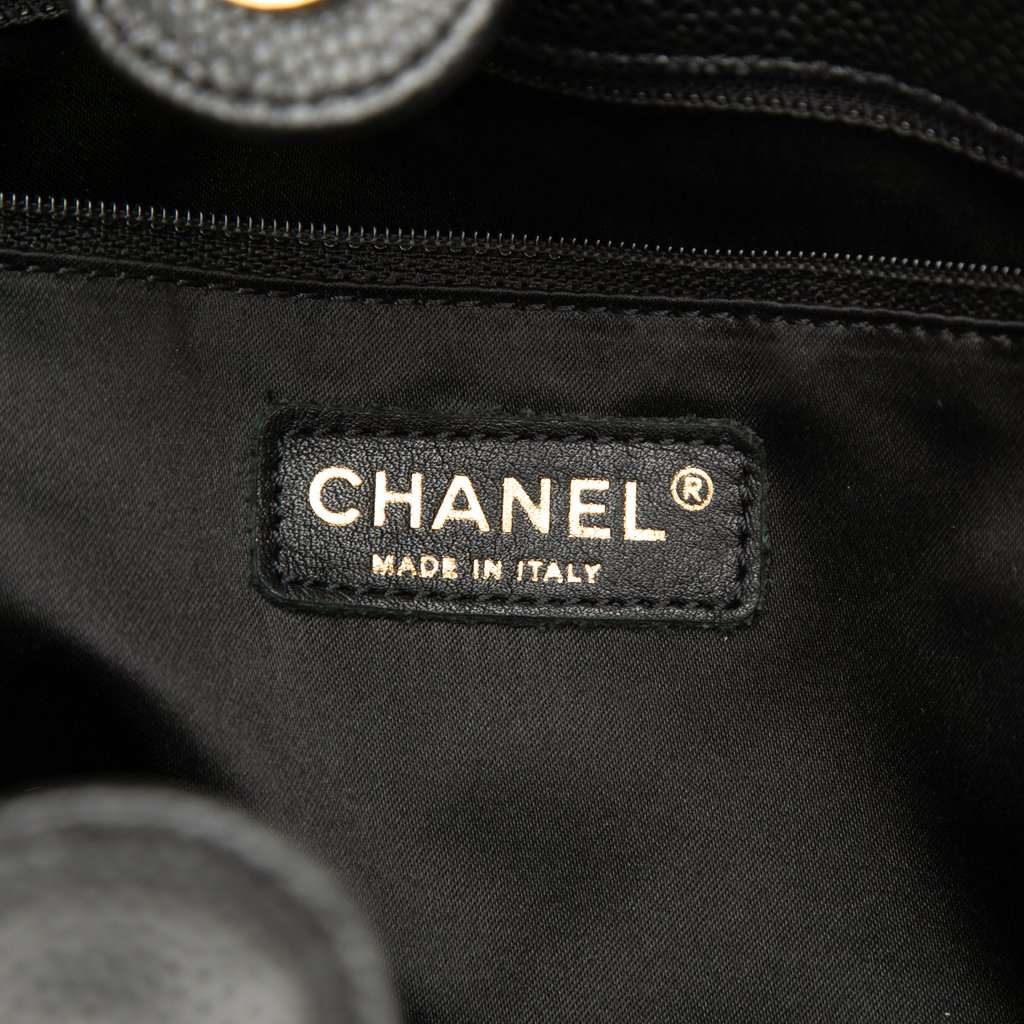 Chanel Caviar Petite Shopping Tote Black Leather Very good condition - Box View