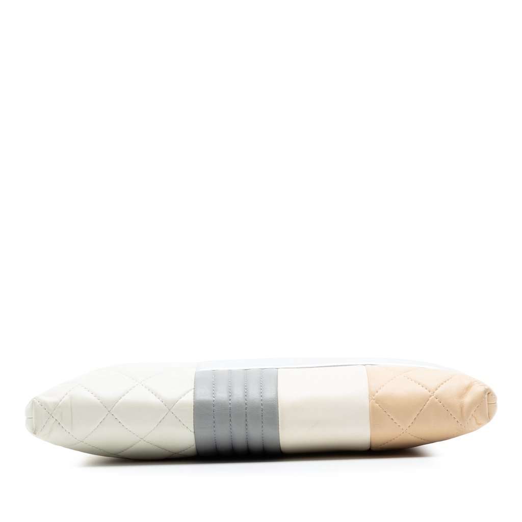 Chanel Quilted Lambskin Colorblock Patchwork O Case Clutch Silver Leather Very good condition - Inside View