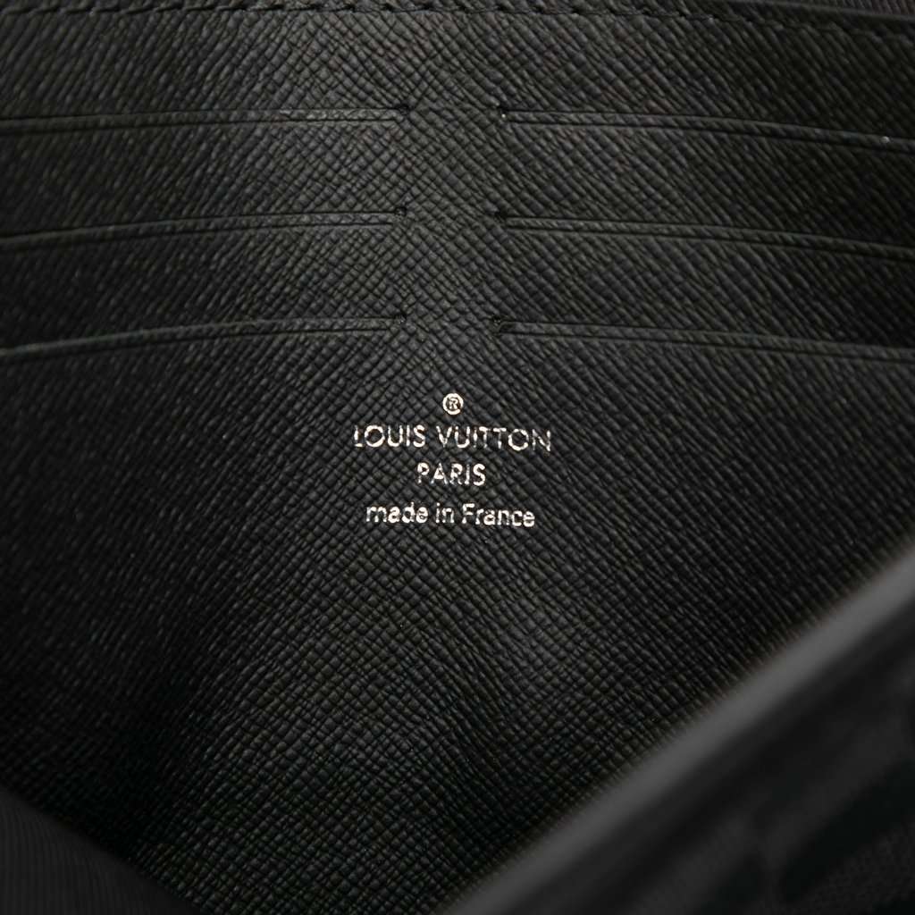 Louis Vuitton Damier Graphite Pochette Voyage MM Black Very good - Box View
