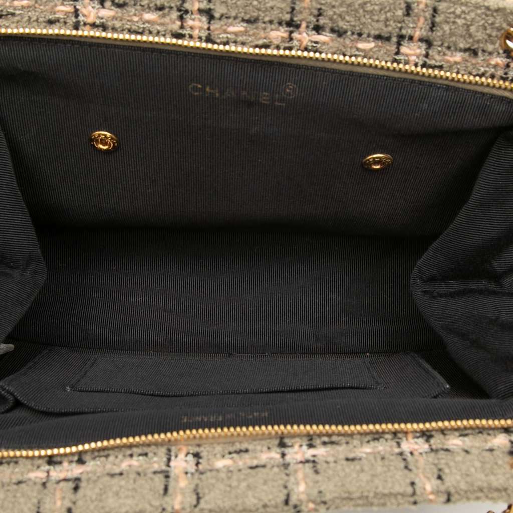 Chanel Multicolor Tweed and Leather Quadrato Box Shoulder Bag Beige Very good - Model View
