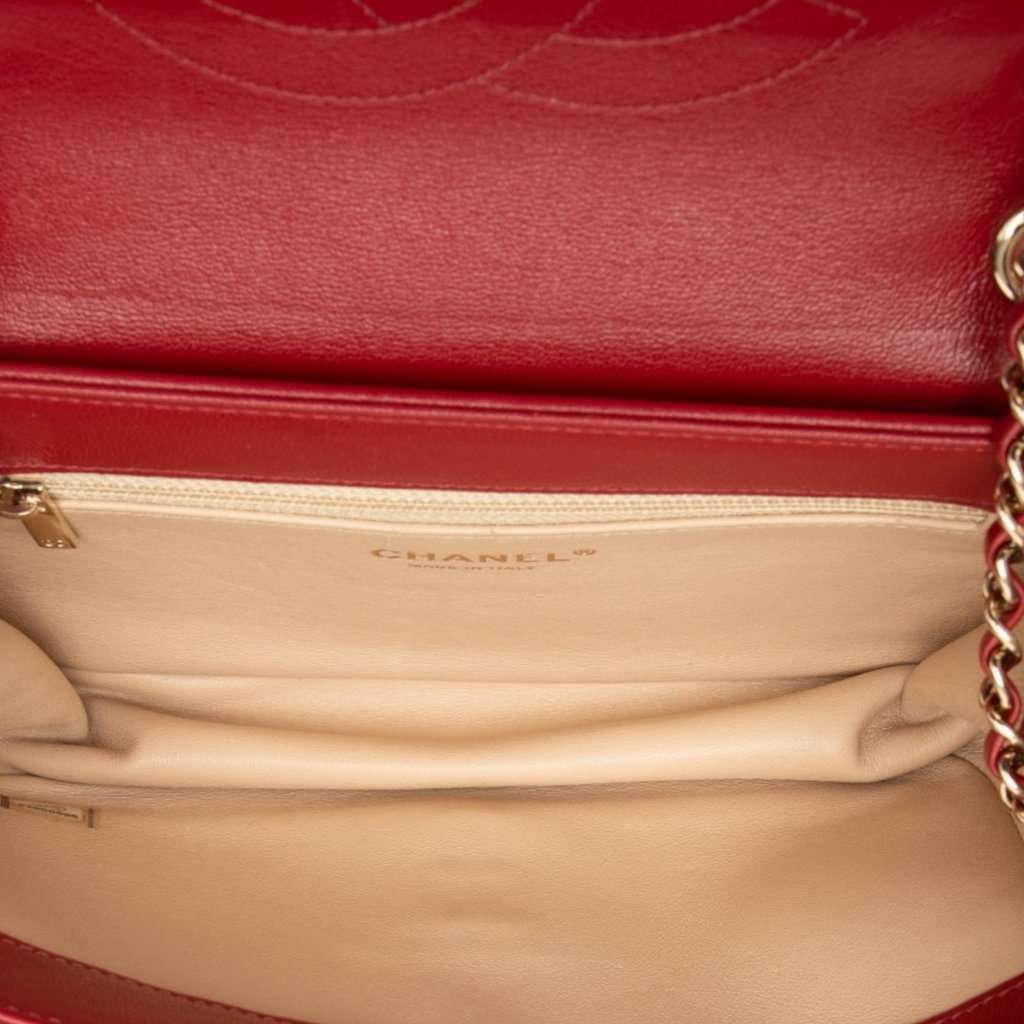Chanel Large Chevron Sheepskin Subtle Flap Red Leather Very good condition - Model View